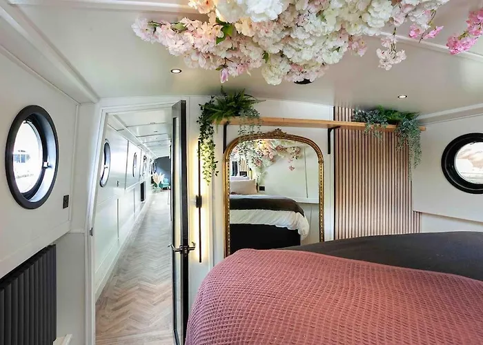 The Vaetten Hues Luxury Boat