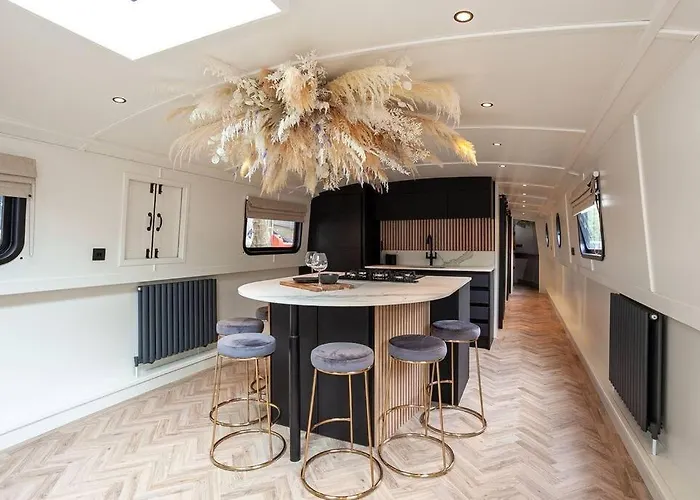 The Vaetten Hues Luxury Boat